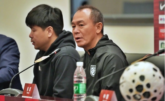 HLV Thawatchai Dumrongongtrakun của U23 Thái Lan.