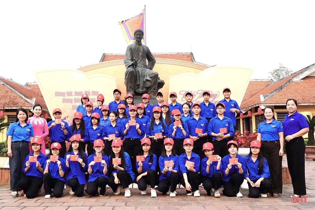 Thắp lửa khát vọng, kiến tạo tương lai