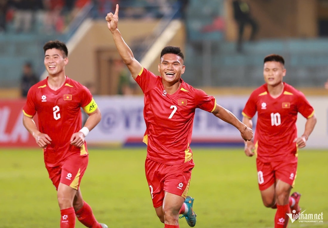 Xuân Mạnh ăn mừng bàn thắng nâng tỷ số lên 2-0 cho đội tuyển Việt Nam.