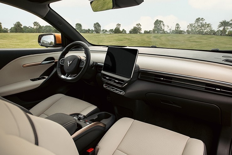 Khoang lái tối giản và hiện đại trên VinFast VF 6