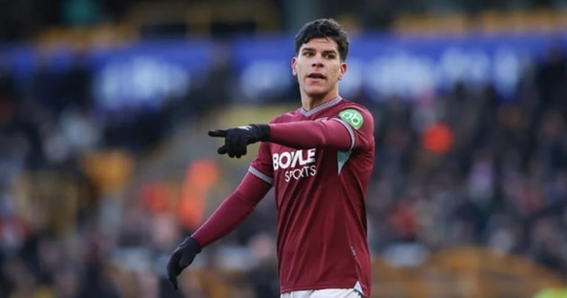 MU theo sát Mateus Fernandes.