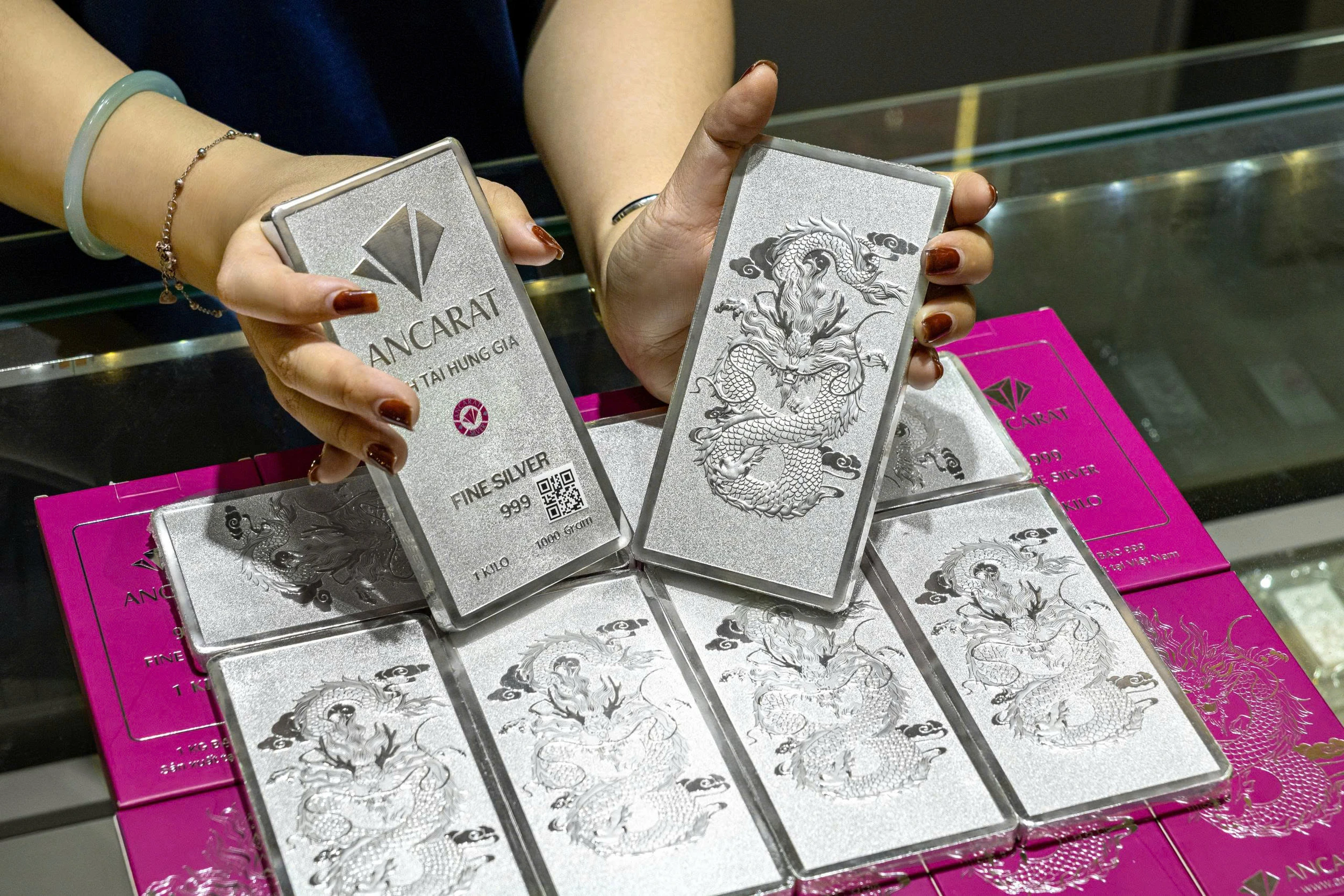 Giá bạc hôm nay 27/3/2026: Bạc thỏi giảm gần 3 triệu đồng