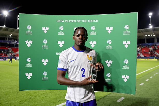 Castello Lukeba trong màu áo RB Leipzig