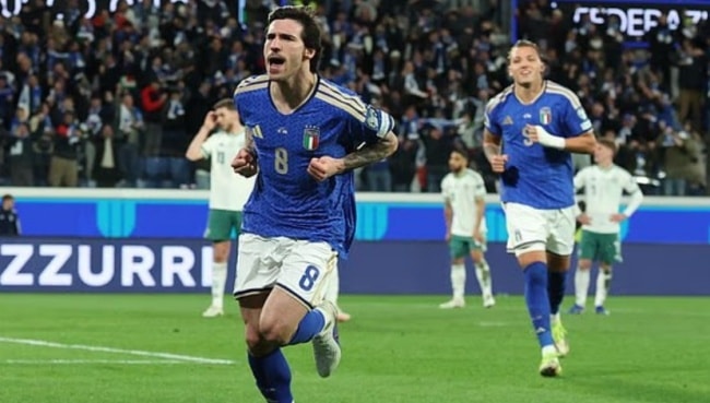 Sandro Tonali ăn mừng bàn thắng quan trọng giúp Italy khai thông bế tắc trước Bắc Ireland.
