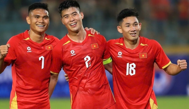 Các cầu thủ Hà Nội FC thi đấu nổi bật trong màu áo đội tuyển quốc gia Việt Nam.