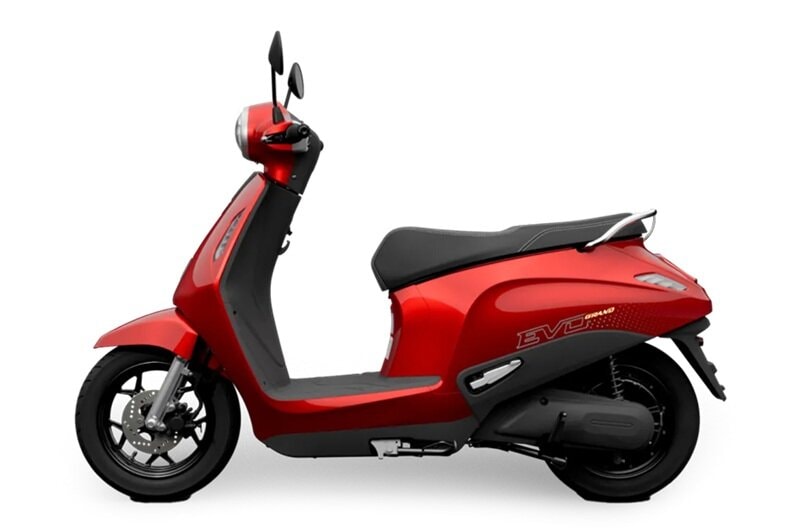 VinFast Evo Grand trên đường phố