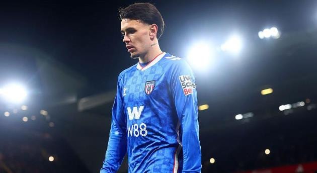 Tiền vệ Enzo Le Fee là mục tiêu hàng đầu của Arsenal.