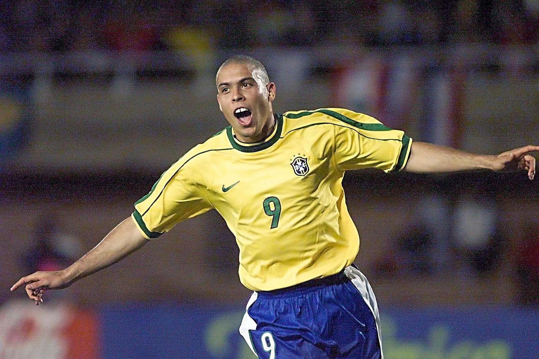 Samba từng biến sân cỏ thành sân khấu cảm xúc.