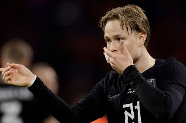 Tài năng trẻ Andreas Schjelderup ghi bàn mở tỷ số đầy đẳng cấp vào lưới Hà Lan.