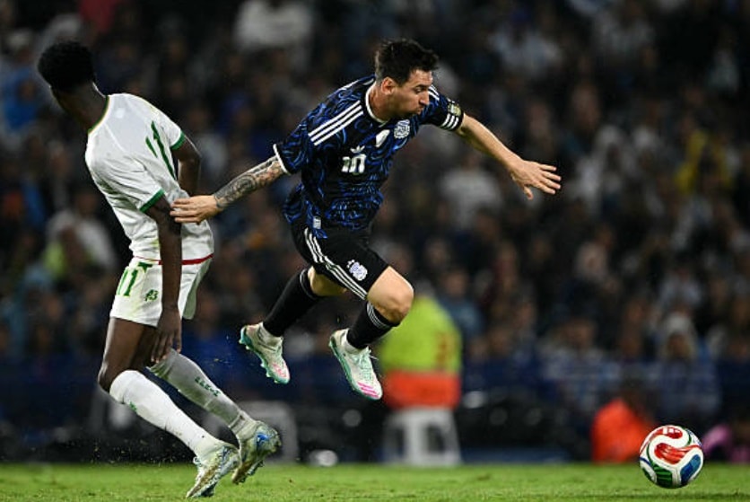 Messi được tung vào sân trong hiệp hai.