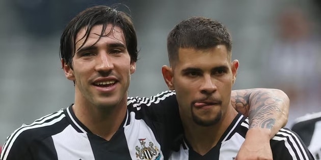 Manchester United vẫn cân nhắc các lựa chọn khác ngoài các ngôi sao của Newcastle.