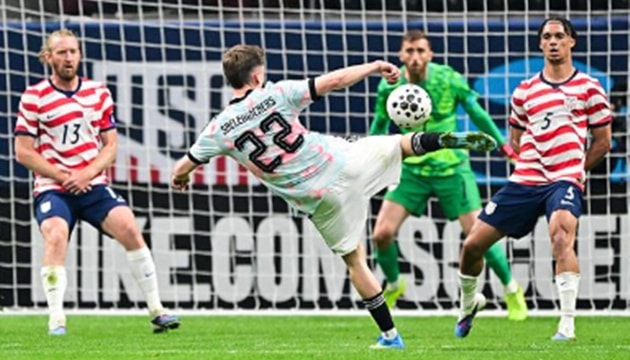 Hàng thủ đội tuyển Mỹ sụp đổ nhanh chóng trước sức ép của Bỉ