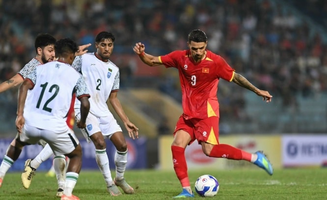 Đỗ Hoàng Hên sở hữu tư duy bóng đá hiện đại và khả năng dứt điểm uy lực.