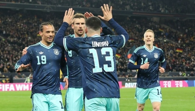 Tuyển Đức ăn mừng chiến thắng 2-1 trước Ghana.