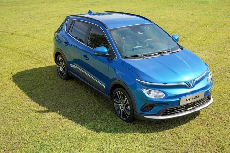 Ngoại thất VinFast Nerio Green với dải LED chữ V đặc trưng