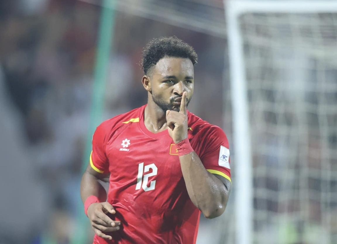 Nguyễn Xuân Son ghi bàn thắng quan trọng cho đội tuyển Việt Nam trước Malaysia