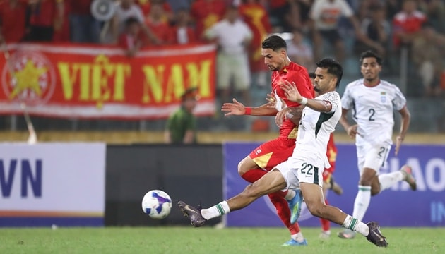 Tiền đạo Đỗ Hoàng Hên trong buổi tập của đội tuyển Việt Nam.