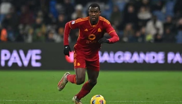 Ndicka lọt vào tầm ngắm Man United.