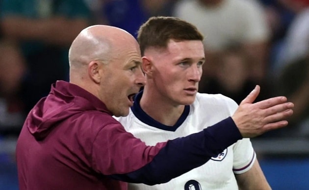 Lee Carsley thử nghiệm Elliot Anderson ở vai trò tiền vệ trụ tại đội U21 Anh