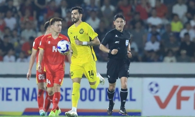 Endrick ghi bàn rút ngắn tỷ số cho Malaysia trên chấm 11m