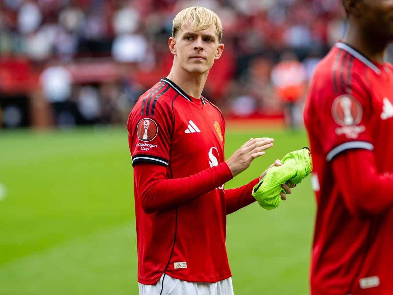 Tiền vệ Toby Collyer cần chứng minh bản thân sau chấn thương.