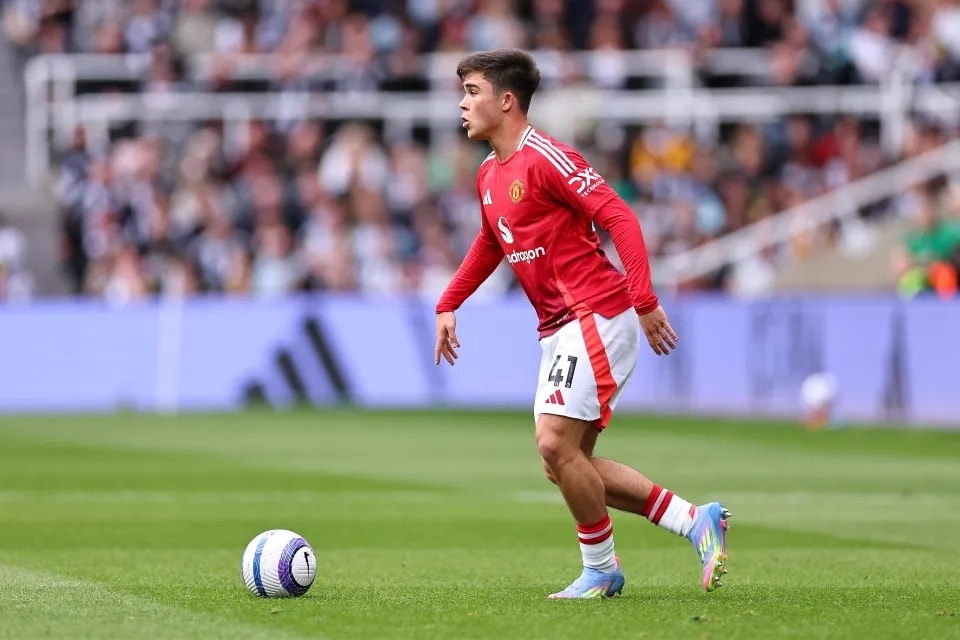 Harry Amass là viên ngọc quý dự kiến được giữ lại đội một.