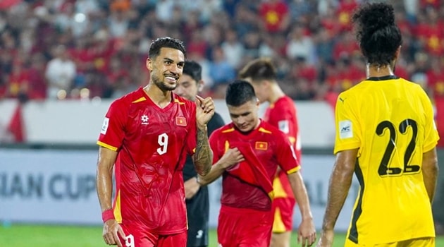 HLV Kim Sang-sik quyết định đóng đinh vị trí tiền đạo cho Đỗ Hoàng Hên sau màn trình diễn ấn tượng.