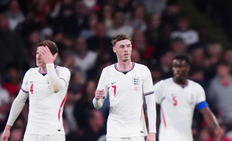 Nhiều ngôi sao của đội tuyển Anh không thể hiện được đẳng cấp trước lối đá khoa học của Nhật Bản.