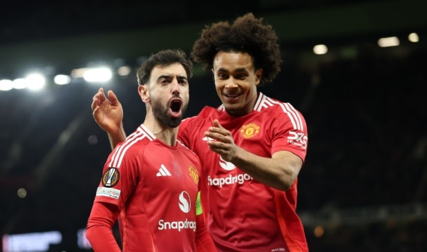 Manchester United đang nắm giữ lợi thế lớn trong cuộc đua giành vé dự Champions League.