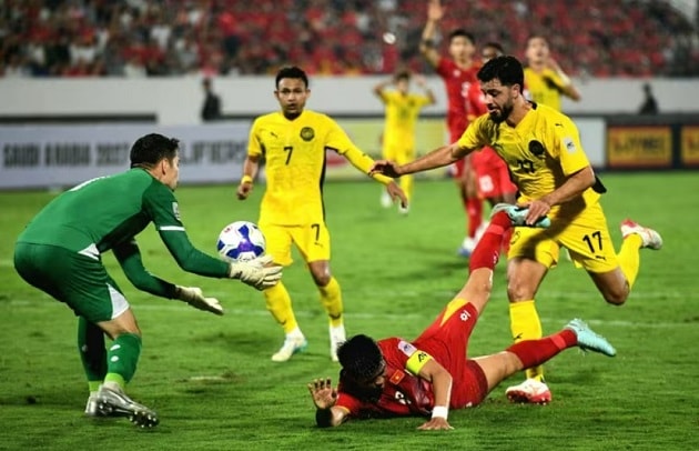 Nguyễn Filip phải làm việc khá vất vả.