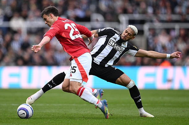 Manuel Ugarte có thể trở thành mánh ghép trao đổi trong thương vụ Tonali.