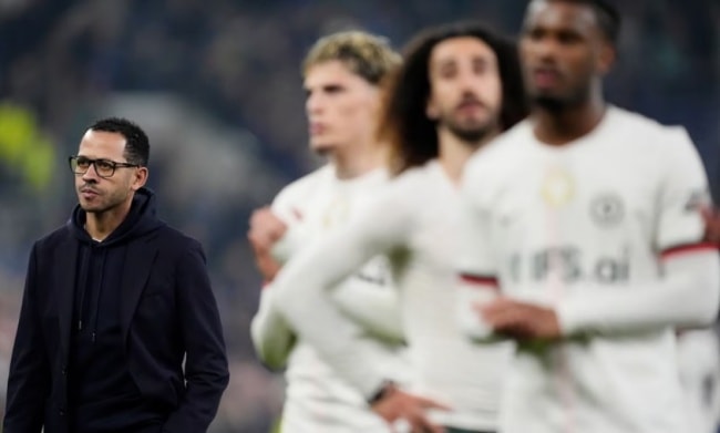 HLV Liam Rosenior đang chịu áp lực cực lớn sau chuỗi thành tích bết bát của Chelsea.