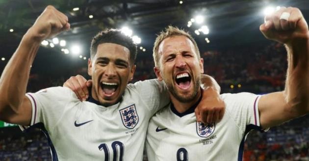 Các ngôi sao đội tuyển Anh tập luyện chuẩn bị cho World Cup.