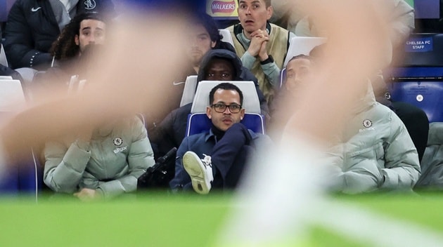 HLV Liam Rosenior đối mặt với áp lực lớn khi dẫn dắt dàn sao trẻ của Chelsea