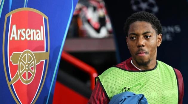 Myles Lewis-Skelly là mục tiêu trẻ đầy triển vọng được Manchester United quan tâm