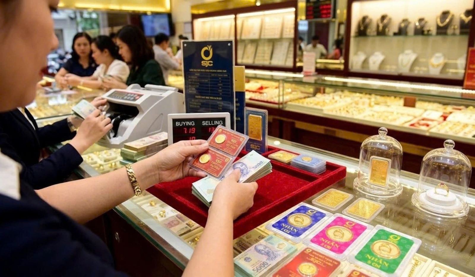 Giá vàng hôm nay 4/4/2026: SJC DOJI PNJ cập nhật sớm nhất