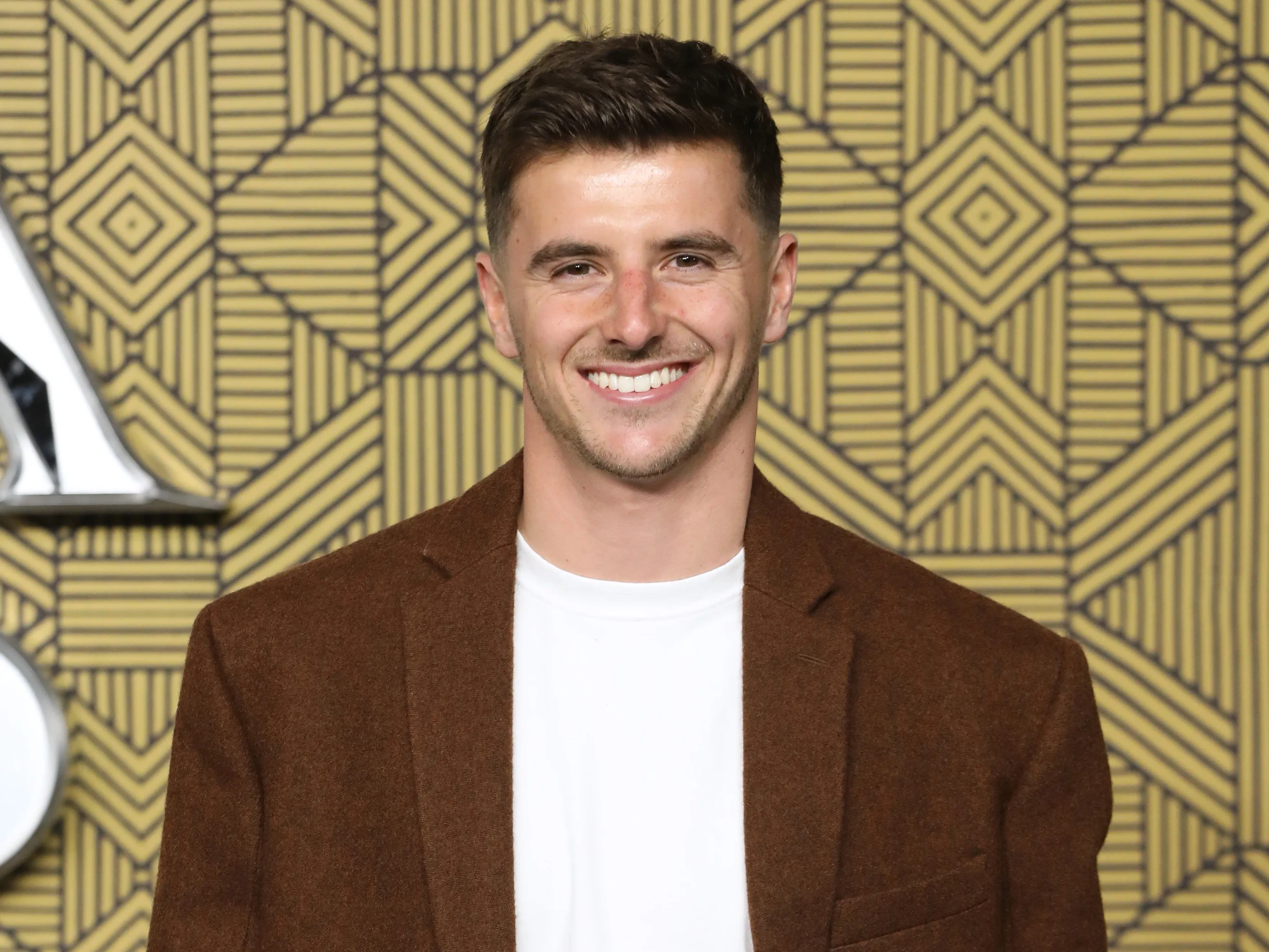 Hình ảnh đời thường của Mason Mount gần gũi nhưng vẫn toát lên vẻ sang trọng ngầm định.