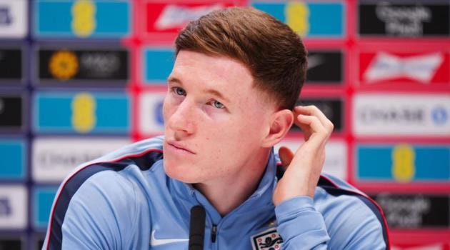 Elliot Anderson là mục tiêu hàng đầu của Manchester United cho vị trí tiền vệ.