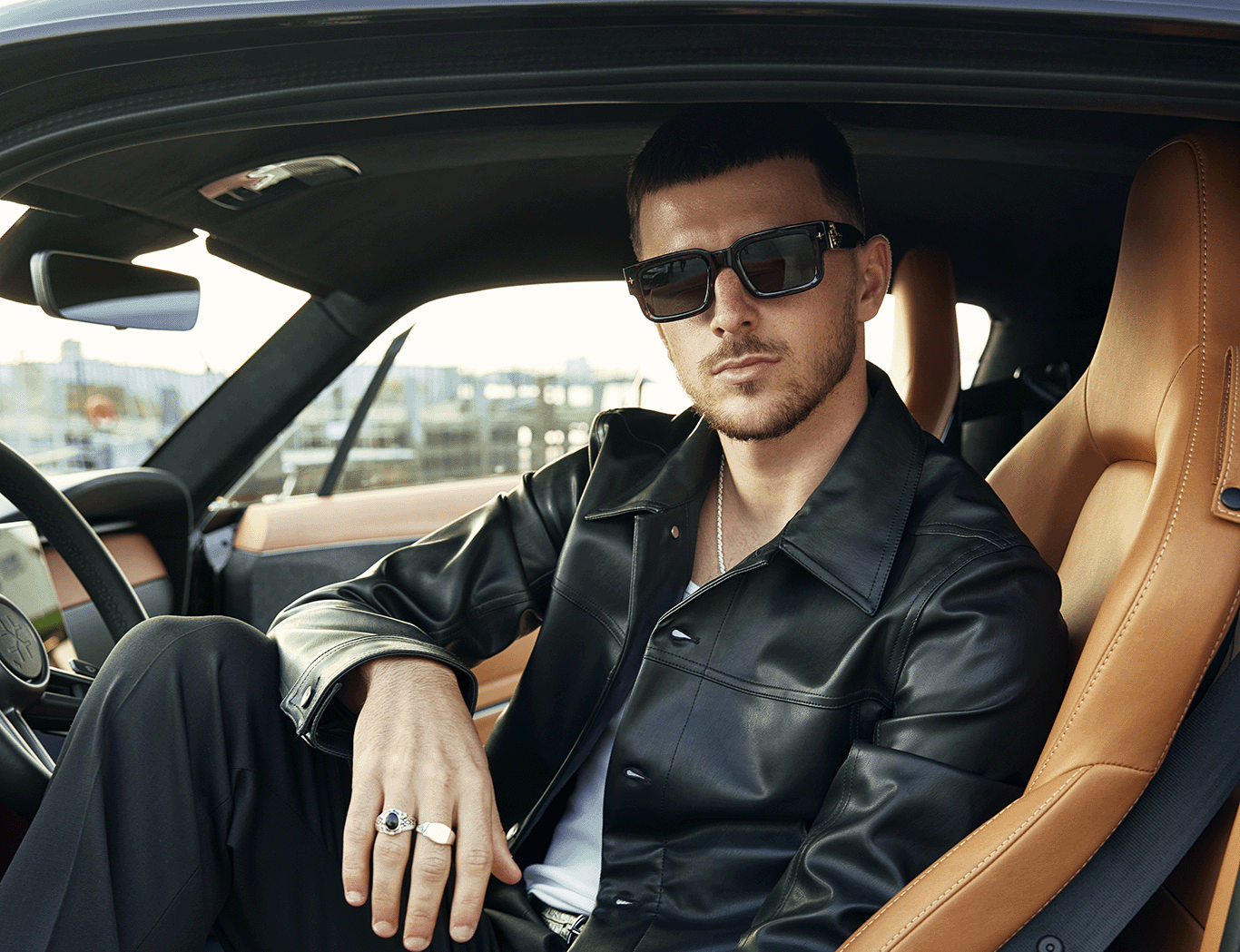 Phong cách thời trang của Mason Mount là sự kết hợp tinh tế giữa nét cổ điển và hơi thở hiện đại.