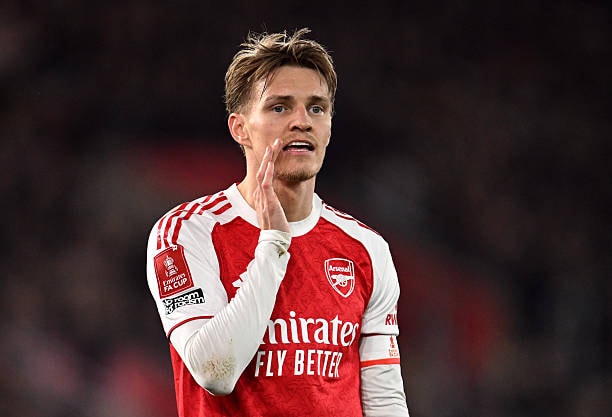 Martin Odegaard trở lại đội hình chính