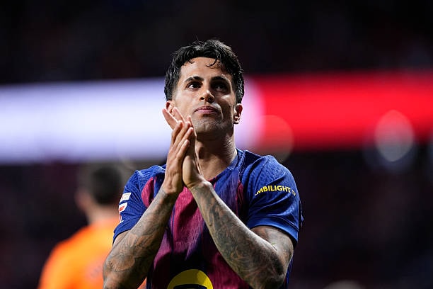 Joao Cancelo thực hiện pha kiến tạo quyết định giúp Barcelona giành chiến thắng