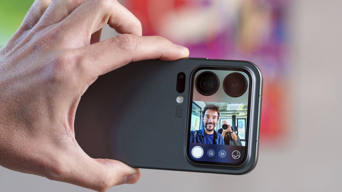 Dòng Xiaomi 18 Pro sẽ tiếp tục có màn hình phụ ở mặt sau