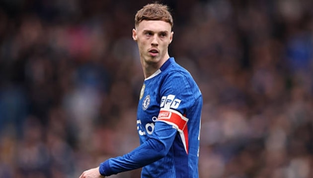 Cole Palmer mang băng thủ quân Chelsea.
