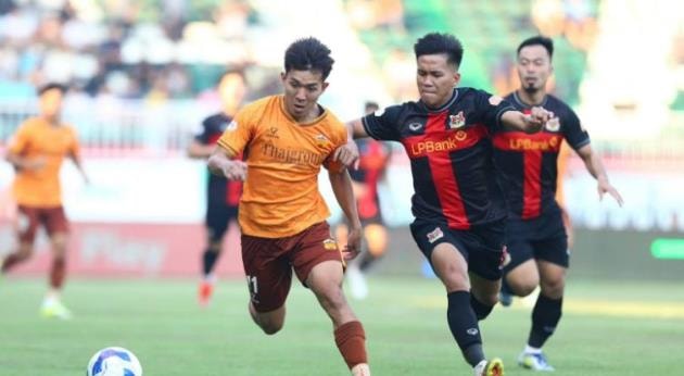 Các cầu thủ Ninh Bình ăn mừng bàn thắng quân bình tỷ số.