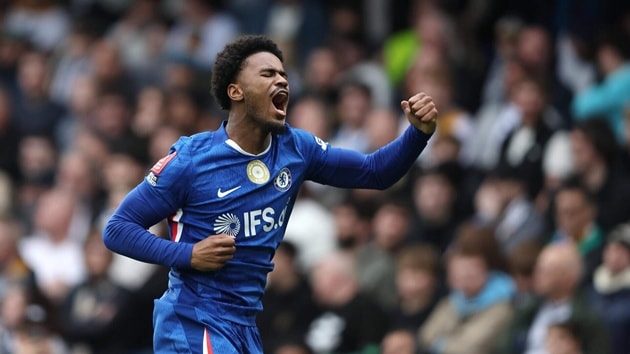 Jorrel Hato ăn mừng bàn thắng mở tỷ số