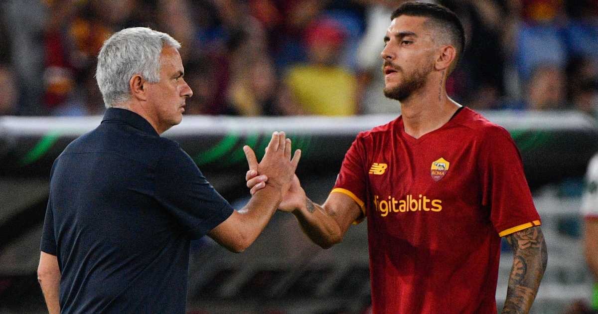 Jose Mourinho thắp lại ngọn lửa đam mê cho người hâm mộ AS Roma.