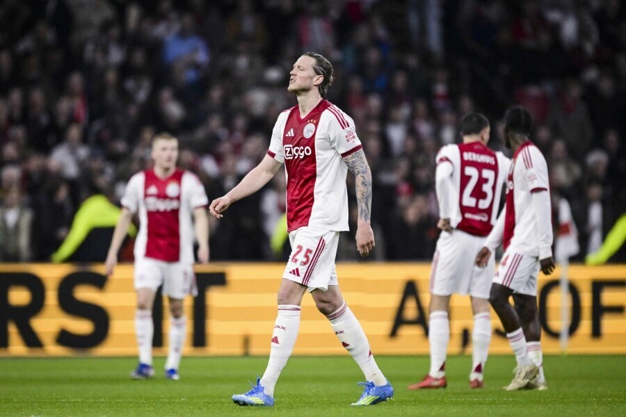 Bàn thắng của Weghorst không cứu nổi Ajax.
