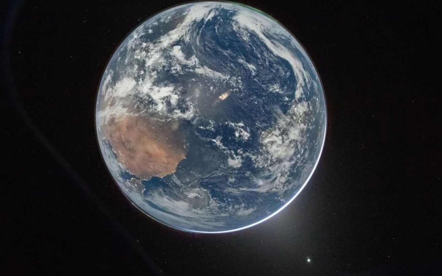 Trái Đất chụp bằng Nikon D5