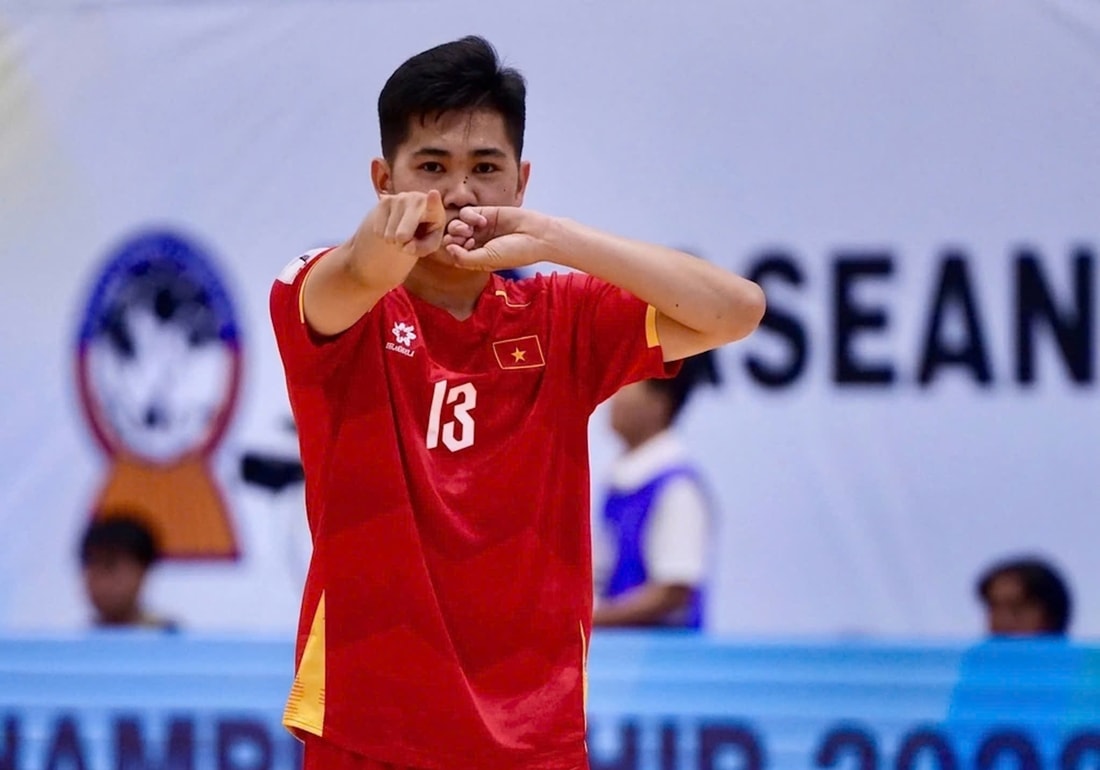 Nhan Gia Hưng ghi bàn mở tỷ số cho tuyển futsal Việt Nam trong trận gặp Myanmar tại giải Đông Nam Á 2026.