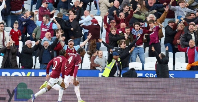 Axel Disasi ghi bàn gỡ hòa 2-2.